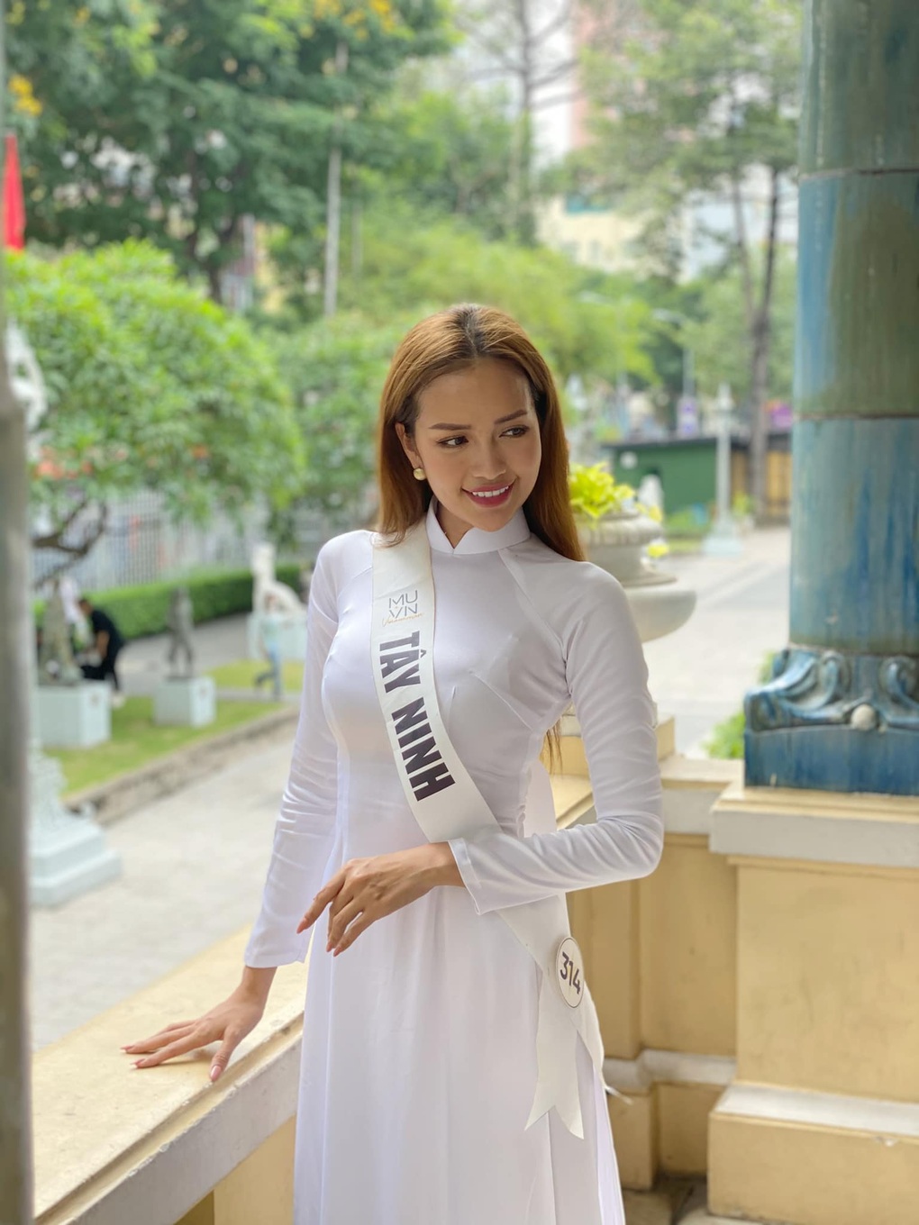 Soi mặt mộc và bảng thành tích thi đâu thắng đó của tân Hoa hậu - 6 Soi mặt mộc và bảng thành tích thi đâu thắng đó của tân Hoa hậu - 6