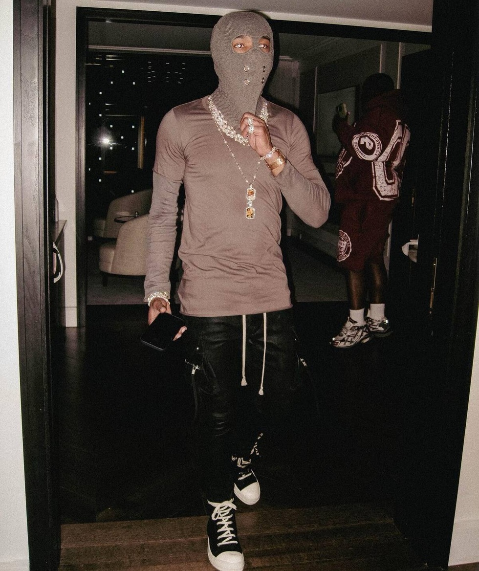 Giải mã phong cách lập dị gây tranh cãi của rapper MCK - 5 Giải mã phong cách lập dị gây tranh cãi của rapper MCK - 5