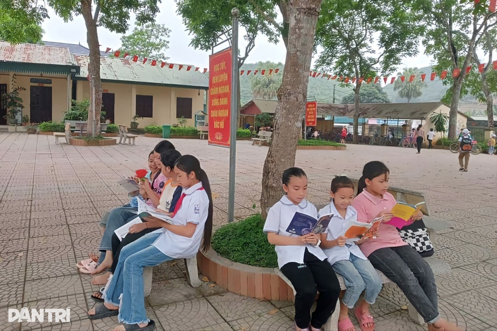Cô giáo kể chuyện bỏ tiền túi mua thẻ BHYT cho học sinh - 1 Cô giáo kể chuyện bỏ tiền túi mua thẻ BHYT cho học sinh - 1