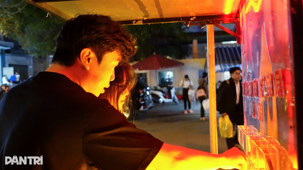 Нічна локшина  Quán mì đêm “Trả thù đời” gây sốt giới trẻ TPHCM vì cách gọi món kỳ lạ - 1