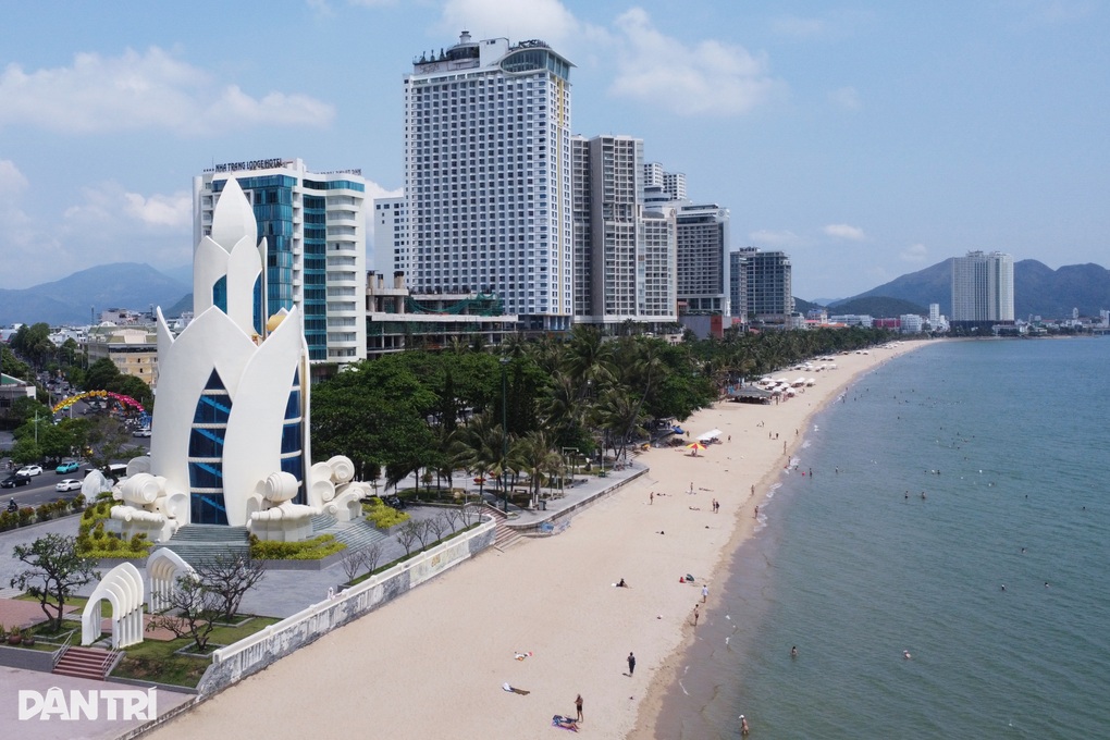 Bãi biển ở Nha Trang bị giăng kẽm gai, rào chắn - 3 Bãi biển ở Nha Trang bị giăng kẽm gai, rào chắn - 3