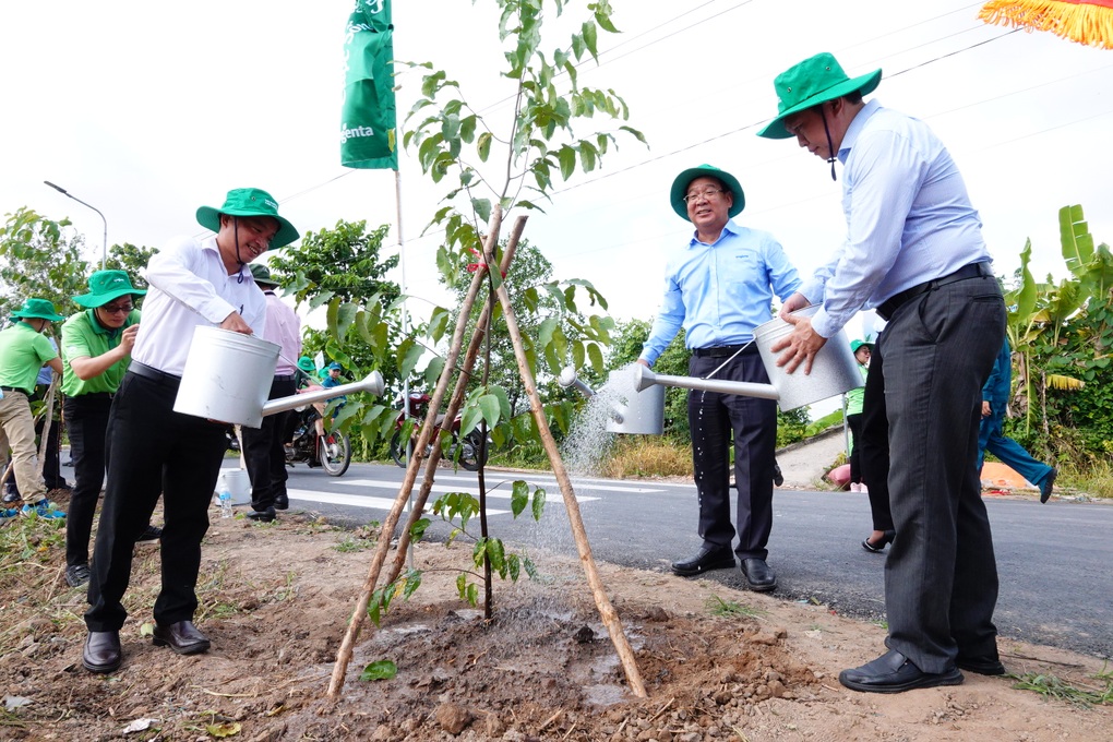 Syngenta thu gom vỏ bao gói thuốc bảo vệ thực vật đổi cây xanh cho môi trường - 2 Syngenta thu gom vỏ bao gói thuốc bảo vệ thực vật đổi cây xanh cho môi trường - 2