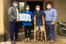 Niềm vui đầu năm mới đến với 3 đứa trẻ có mẹ tai biến, bố tai nạn