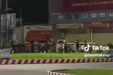 Công an nổ súng trấn áp nhóm người manh động