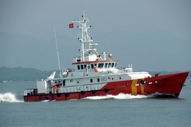 Đưa 7 ngư dân và tàu cá vào đảo Song Tử Tây tránh nạn 