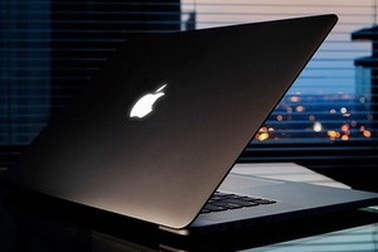 Chiếc MacBook Pro đặc biệt kỷ niệm 1 năm ngày mất Steve Jobs