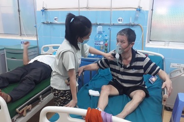 Hơn 100 người nghi ngộ độc thực phẩm sau tiệc cưới