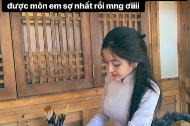 Các hot girl sinh năm 2001 làm bài thi THPT quốc gia ngày đầu ra sao?