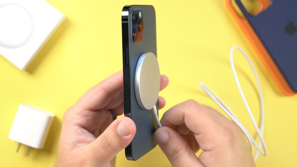 iPhone 12 và smartphone có thể gây rủi ro nghiêm trọng về sức khỏe - 1 iPhone 12 và smartphone có thể gây rủi ro nghiêm trọng về sức khỏe - 1