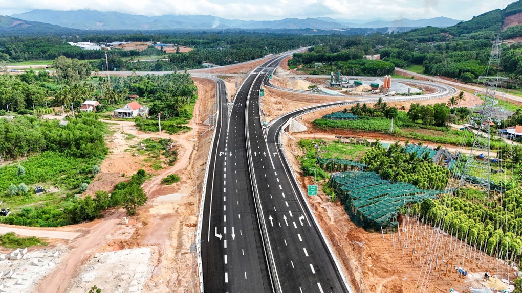 Công ty Đèo Cả báo lãi tăng 30% so với cùng kỳ - 2 Công ty Đèo Cả báo lãi tăng 30% so với cùng kỳ - 2