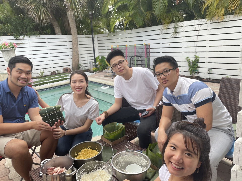 Người Việt ở Mỹ gói bánh chưng đón Tết giữa thời dịch Covid-19 - 10 Người Việt ở Mỹ gói bánh chưng đón Tết giữa thời dịch Covid-19 - 10