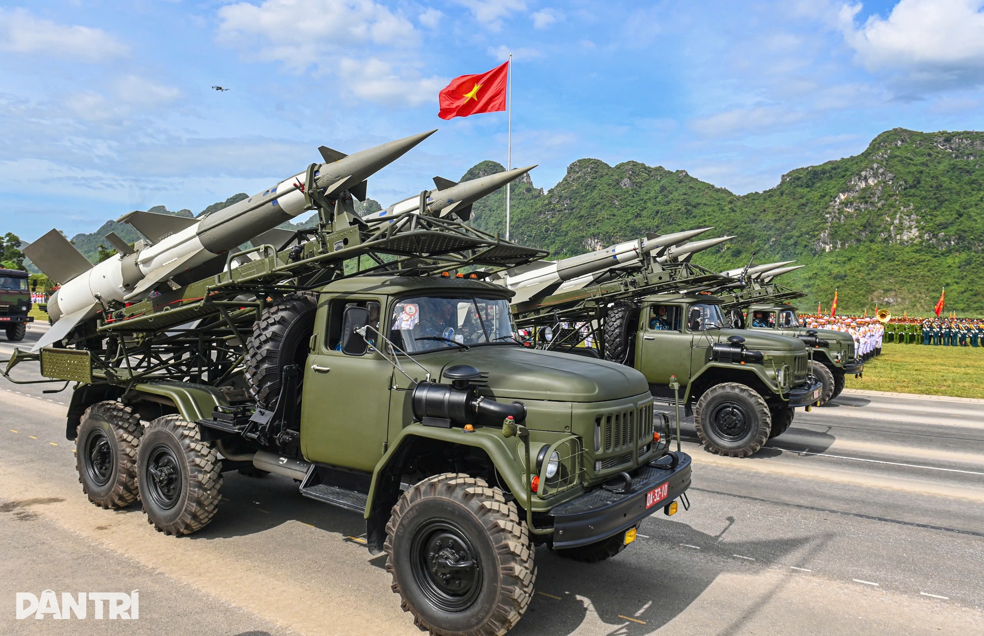Tên lửa, UAV, xe bọc thép made in Việt Nam hợp luyện diễu binh - 3 Tên lửa, UAV, xe bọc thép made in Việt Nam hợp luyện diễu binh - 3