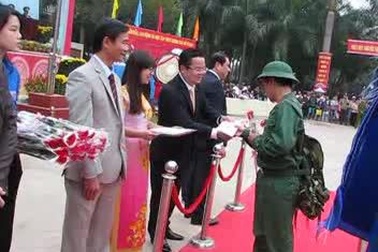 Đà Nẵng: Bịn rịn lễ tiễn các tân binh lên đường nhập ngũ