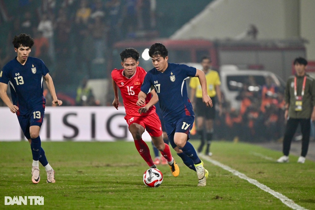 CĐV Thái Lan kỳ vọng đội nhà thắng ngược tuyển Việt Nam ở Rajamangala - 1 CĐV Thái Lan kỳ vọng đội nhà thắng ngược tuyển Việt Nam ở Rajamangala - 1