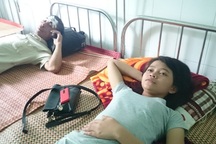 Vụ xe khách rơi xuống vực: “Chúng tôi còn sống là nhờ trời thương”