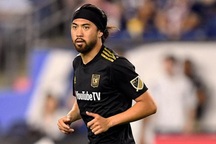 Lee Nguyễn ra sân trong màu áo TPHCM ở vòng 2 V-League