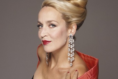 “Ông trùm truyền thông” ngăn vợ đóng cảnh khỏa thân