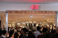 H&M đang thu lợi nghìn tỷ ở Việt Nam ra sao?