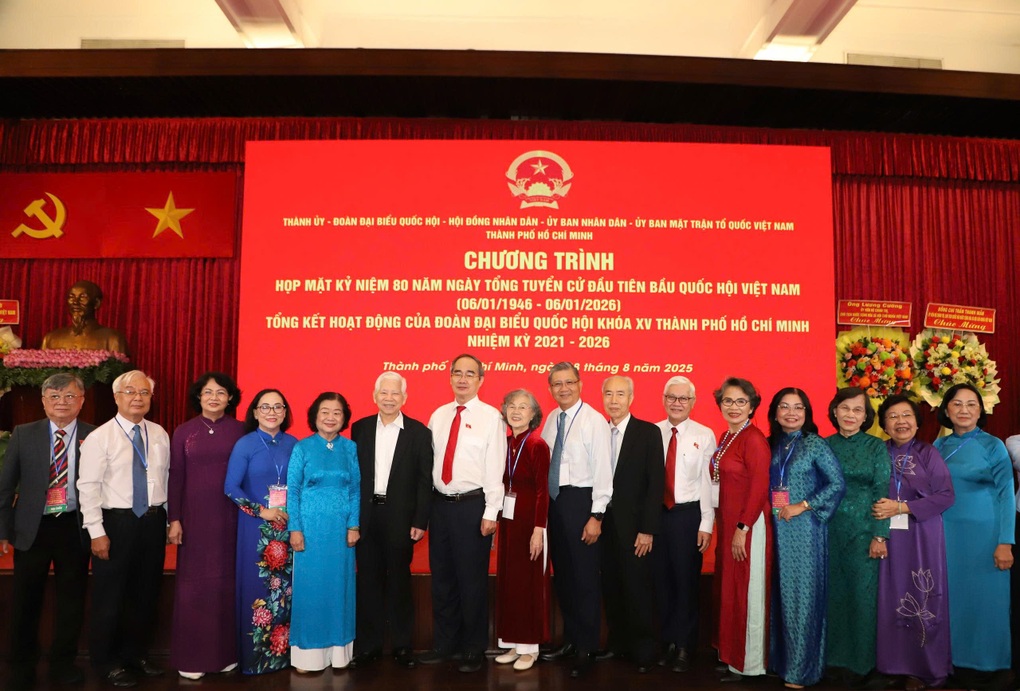 Lãnh đạo TPHCM dự kỷ niệm 80 năm Ngày Tổng tuyển cử đầu tiên bầu Quốc hội - 2 Lãnh đạo TPHCM dự kỷ niệm 80 năm Ngày Tổng tuyển cử đầu tiên bầu Quốc hội - 2