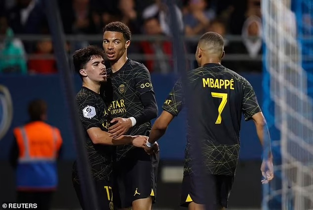 Troyes 1-3 PSG: Mbappe tỏa sáng trong ngày vắng Messi - 2 Troyes 1-3 PSG: Mbappe tỏa sáng trong ngày vắng Messi - 2