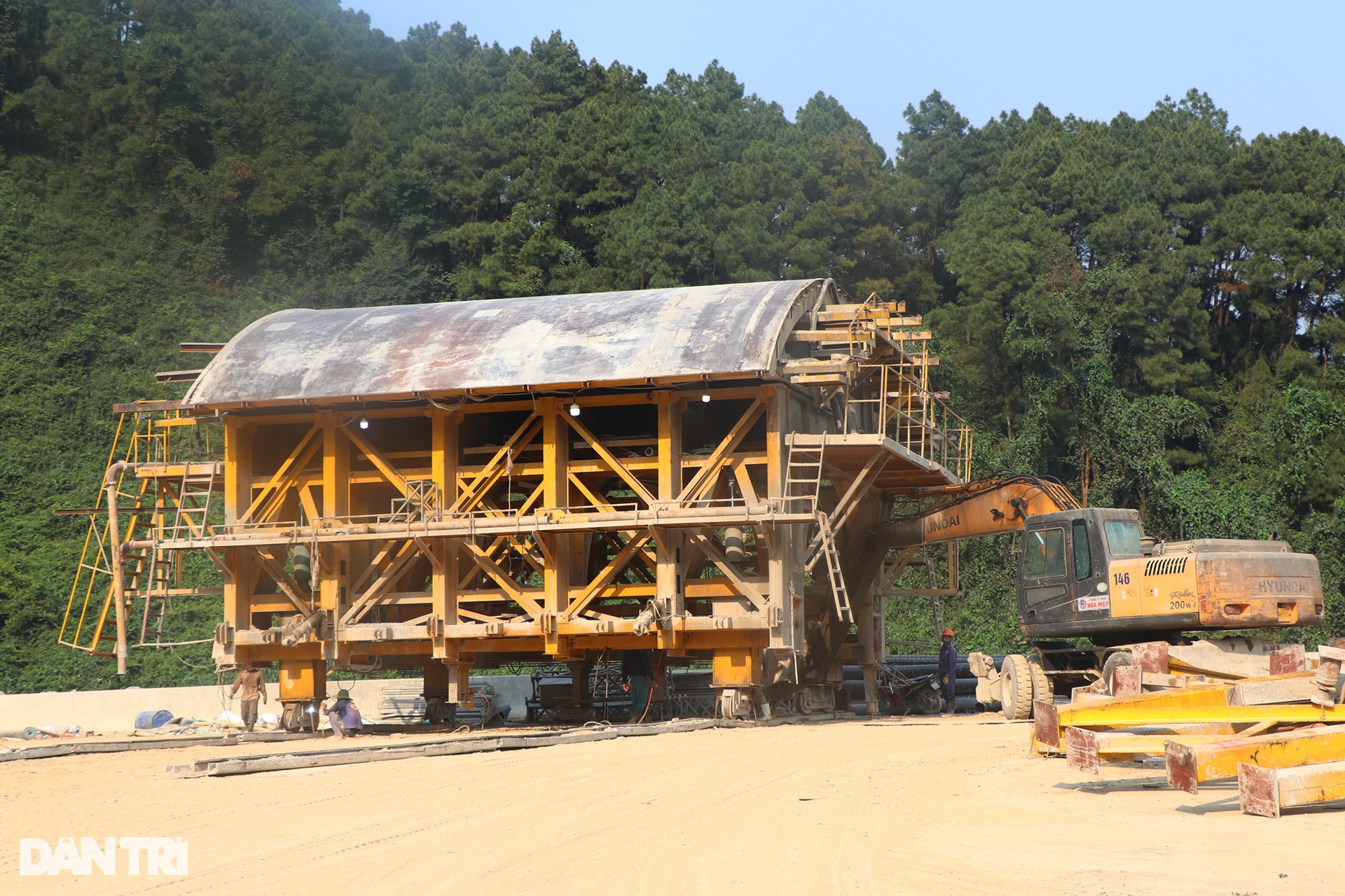 Bên trong hầm Thần Vũ thời điểm cách đích tiến độ chưa đầy 1 tháng - 3