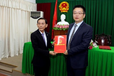 Cần Thơ: Trao giấy chứng đầu tư nhà máy rác 1000 tỷ đồng cho doanh nghiệp Trung Quốc