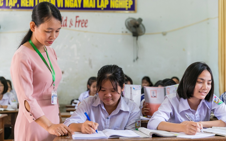 Nữ sinh trường huyện giành giải Nhất HSG ngữ văn với bài thi 14 trang giấy - 2 Nữ sinh trường huyện giành giải Nhất HSG ngữ văn với bài thi 14 trang giấy - 2