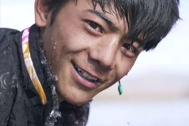 Từ chàng chăn bò, hotboy Tây Tạng đổi khác sau 2 năm trở thành ngôi sao - 3