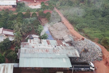 Cơ sở tái chế rác ở Bình Phước tiếp tục gây ô nhiễm sau khi bị kiểm tra