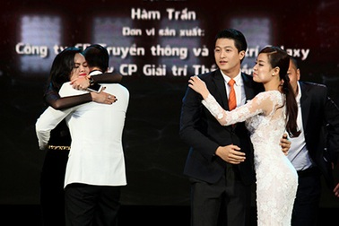 Bầu sô ca nhạc làm “náo loạn” giải Vàng điện ảnh