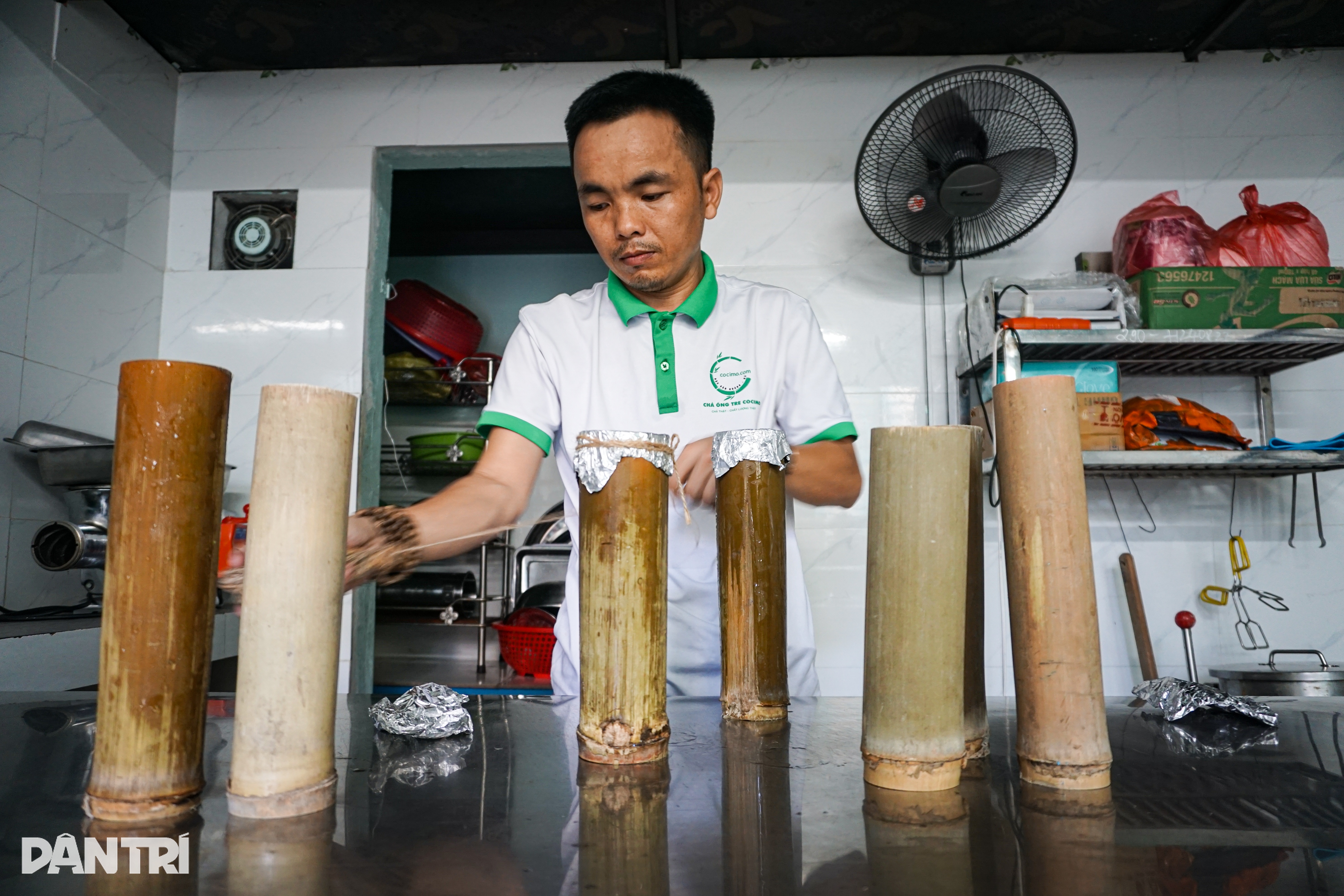 Chàng trai bỏ cả tỷ đồng để bắt con tôm chui vào ống tre - 3 Chàng trai bỏ cả tỷ đồng để bắt con tôm chui vào ống tre - 3