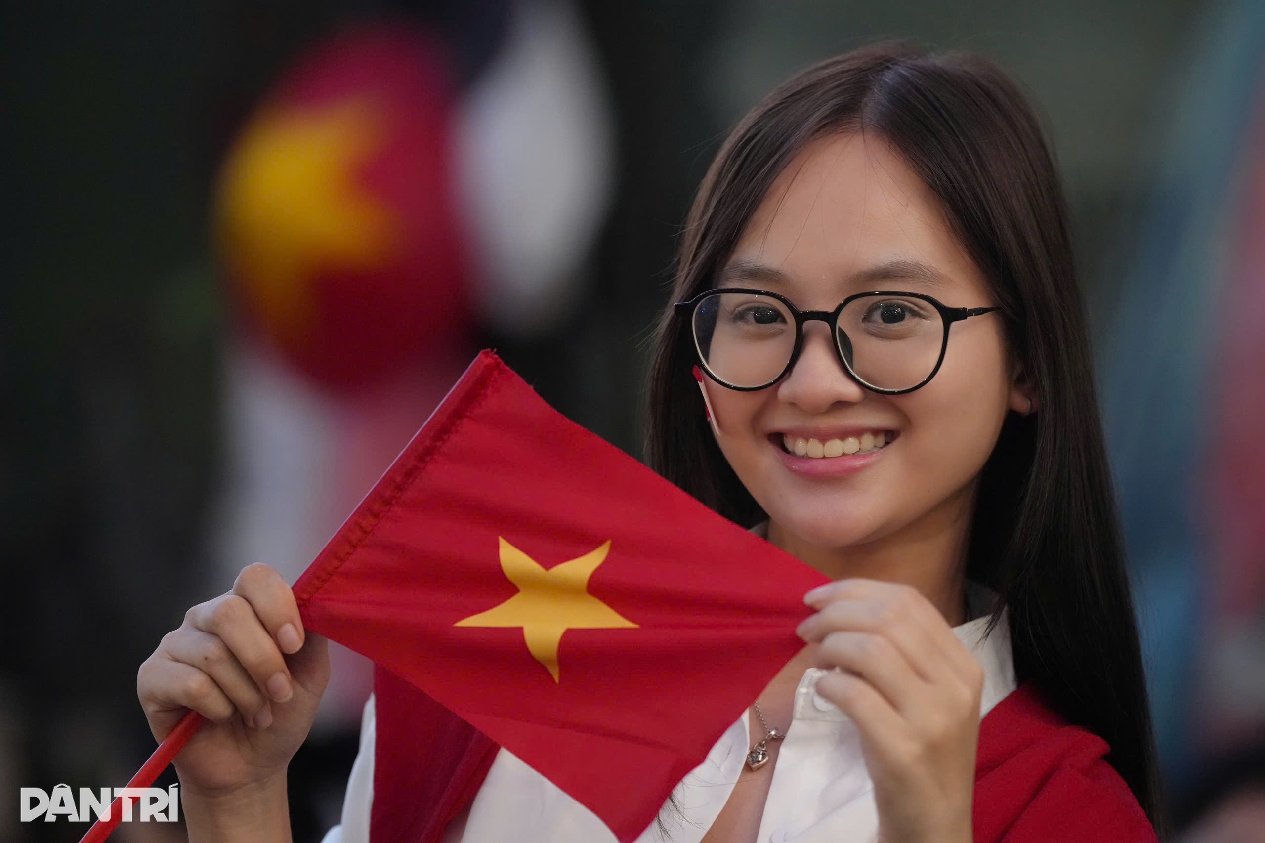 Nhiều hot girl đổ dồn về Quảng trường Ba Đình chờ xem lễ diễu binh - 10