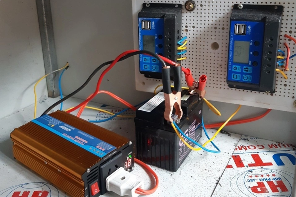 Hai học sinh lớp 8 biến nước mưa thành... nguồn điện năng - 4