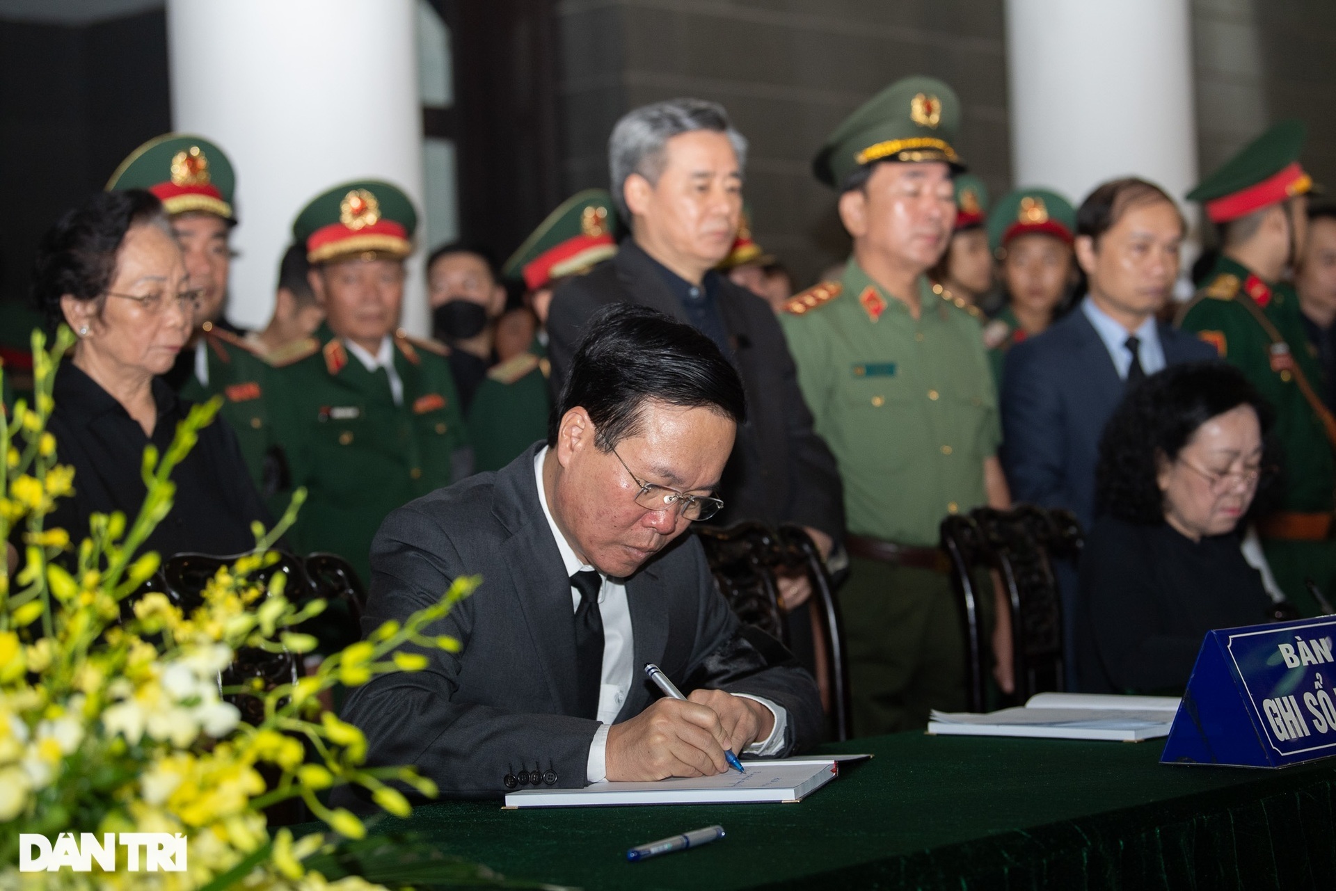 Lãnh đạo Đảng, Nhà nước viếng Thượng tướng Nguyễn Chí Vịnh - 5 Lãnh đạo Đảng, Nhà nước viếng Thượng tướng Nguyễn Chí Vịnh - 5