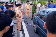 Thầy dạy lái xe ngồi uống nước, nữ học viên tông tử vong bé 3 tuổi