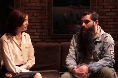 Á hậu Thúy Vân tự tin phỏng vấn đạo diễn Kong: Skull Island bằng tiếng Anh