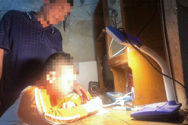 Học sinh đối phó với bài tập Tết, sát ngày đi học mượn vở chép lẫn nhau