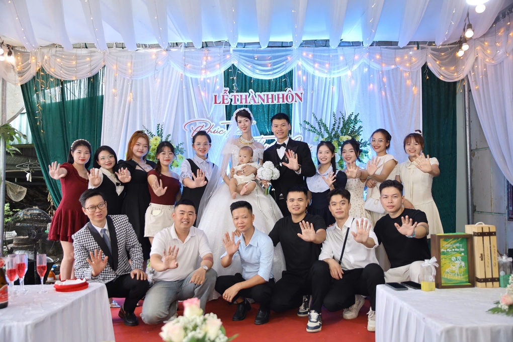 Chuyện tình của cô dâu cao 1,85m ở Tuyên Quang - 2 Chuyện tình của cô dâu cao 1,85m ở Tuyên Quang - 2