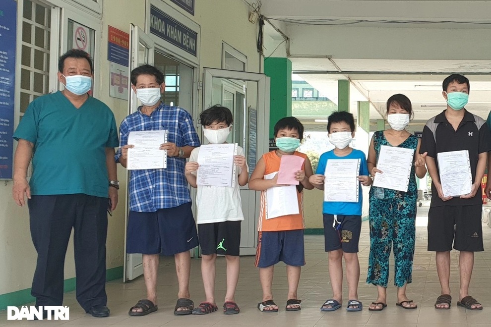 Chuyến đi viện nhớ đời của đại gia đình 8 người mắc Covid-19 ở Đà Nẵng - 2 Chuyến đi viện nhớ đời của đại gia đình 8 người mắc Covid-19 ở Đà Nẵng - 2