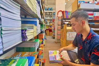 Trường học cũng than khó khi mua sách giáo khoa, Sở lên tiếng