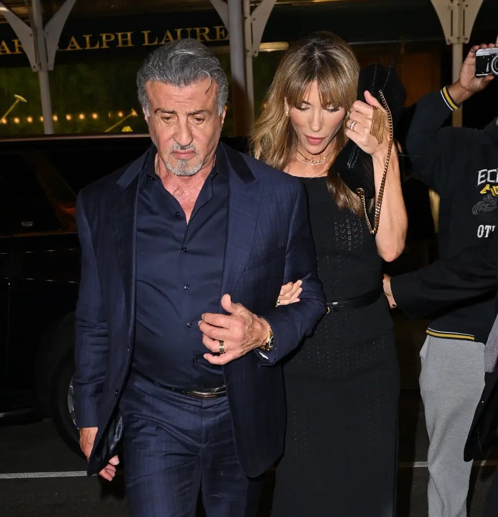 Thành đạt, vợ đẹp, con xinh, nhưng Sylvester Stallone dễ đang tự hại mình - 3 Thành đạt, vợ đẹp, con xinh, nhưng Sylvester Stallone dễ đang tự hại mình - 3