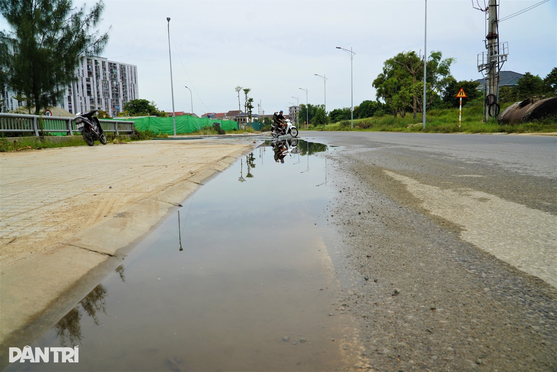 Bãi vật liệu khổng lồ mọc cạnh nhà ở xã hội, cư dân hứng bụi - 8 Bãi vật liệu khổng lồ mọc cạnh nhà ở xã hội, cư dân hứng bụi - 8