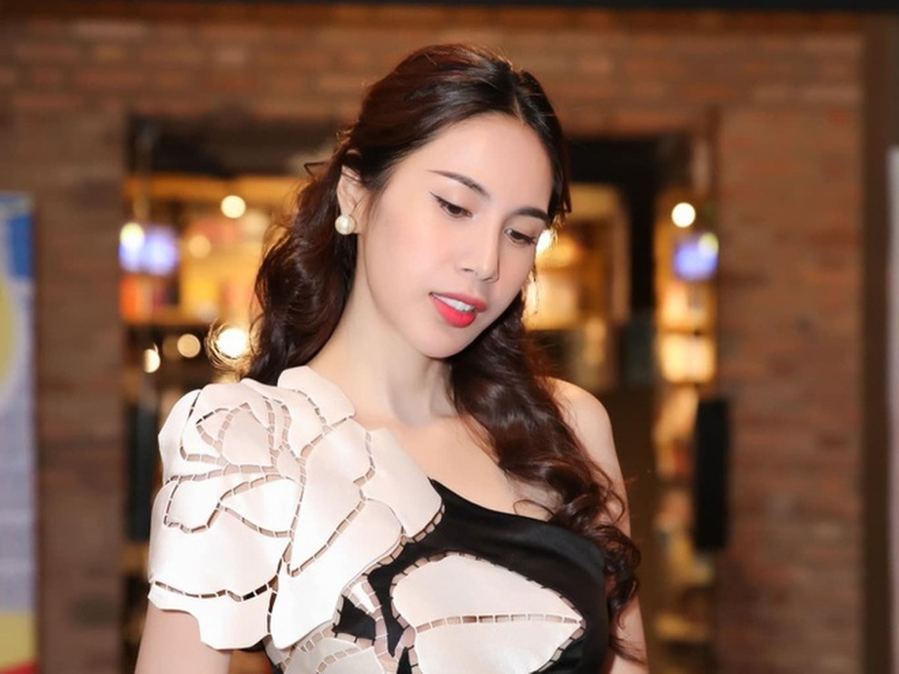 Loạt ồn ào liên tiếp bủa vây showbiz Việt - 10 Loạt ồn ào liên tiếp bủa vây showbiz Việt - 10