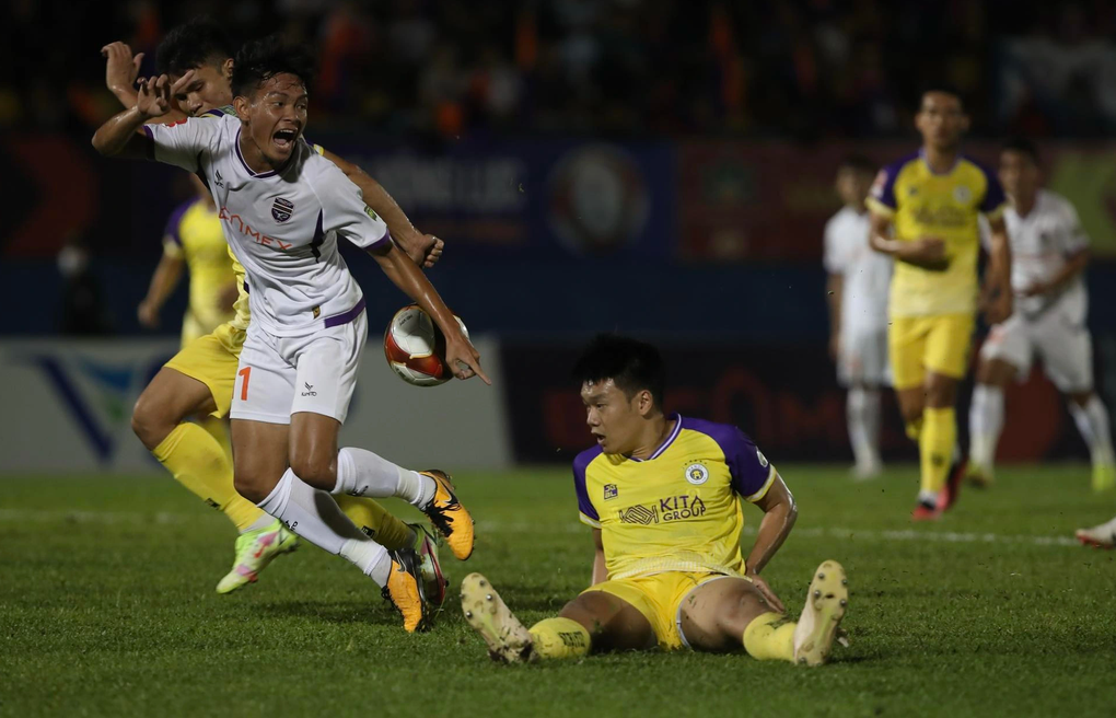 Tuấn Hải lập siêu phẩm, Hà Nội FC đánh bại Bình Dương - 2 Tuấn Hải lập siêu phẩm, Hà Nội FC đánh bại Bình Dương - 2
