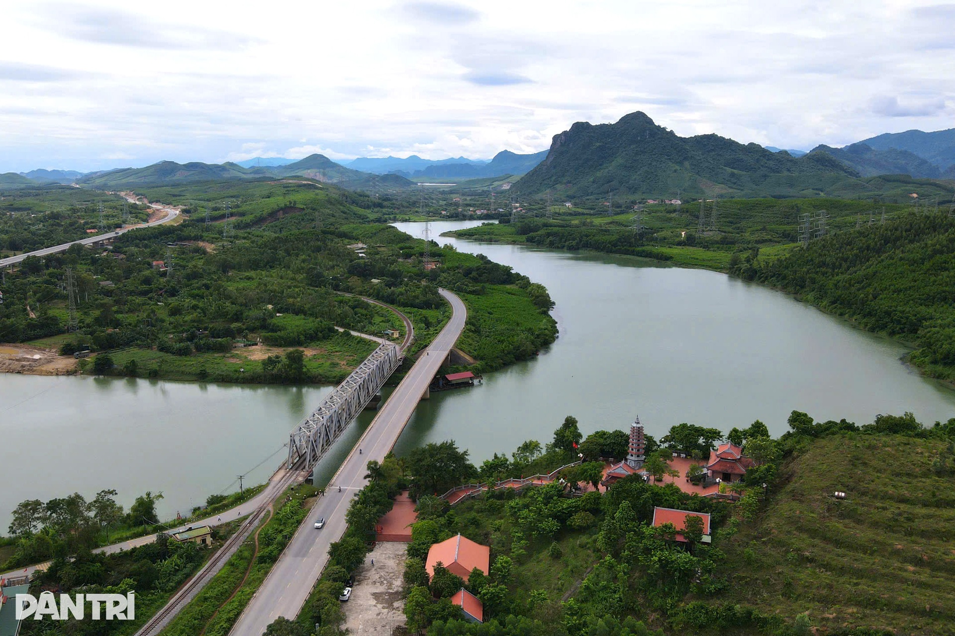 “Tọa độ lửa” nơi 16 thanh niên xung phong nằm lại sau trận bom định mệnh - 1 “Tọa độ lửa” nơi 16 thanh niên xung phong nằm lại sau trận bom định mệnh - 1
