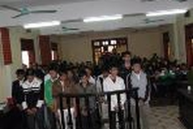 Hà Tĩnh: Các đối tượng đốt xe CSGT hầu toà