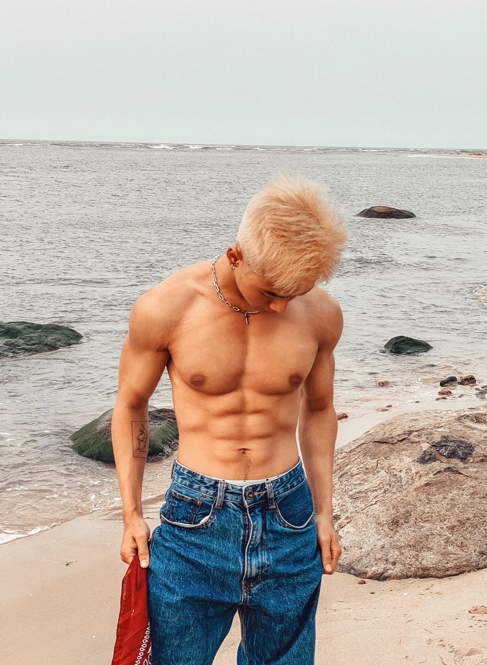 Cậu bé gầy gò bất ngờ khoe ảnh dậy thì thành công hóa hot boy 6 múi - 4 Cậu bé gầy gò bất ngờ khoe ảnh dậy thì thành công hóa hot boy 6 múi - 4