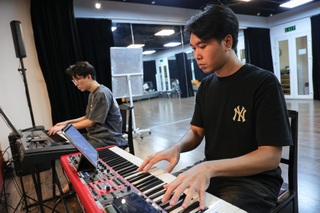 Concert "Rực rỡ ngày mới": Đón chờ màn song ca Bùi Công Nam và Hương Tràm - 11