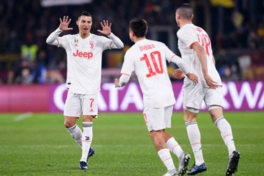 C.Ronaldo lập công, Juventus vô địch lượt đi Serie A