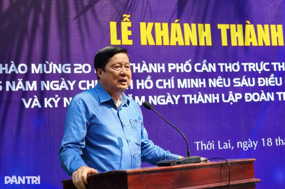 Cầu Dân trí to đẹp quá chú ơi, xóm làng sẽ khang trang, phát triển hơn - 1 Cầu Dân trí to đẹp quá chú ơi, xóm làng sẽ khang trang, phát triển hơn - 1